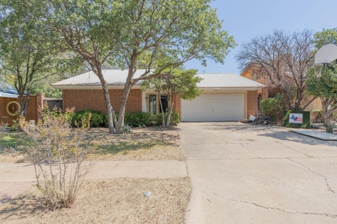 Photo of 7705 Dixon Avenue, Lubbock, TX 79423 (MLS # 202612602)
