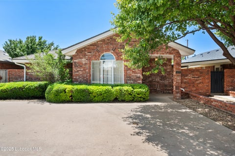 Photo of 618 Hickory Street, Levelland, TX 79336 (MLS # 202607928)