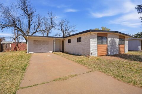 Photo of 2706 68th Street, Lubbock, TX 79413 (MLS # 202603598)