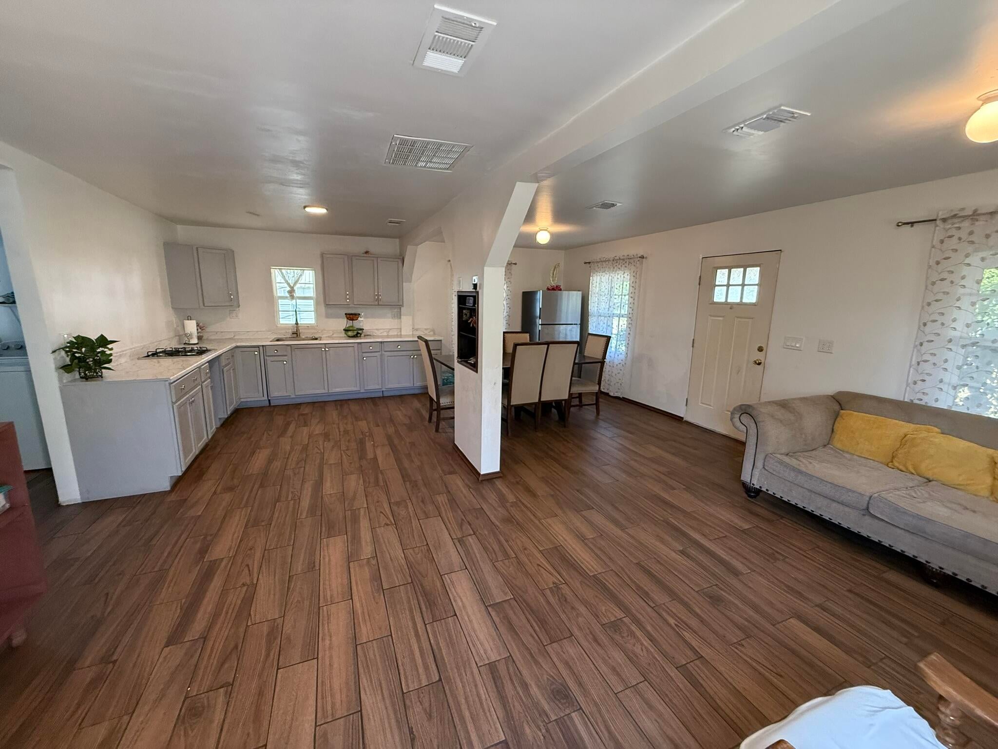 1301 W 4th Street - Photo 2