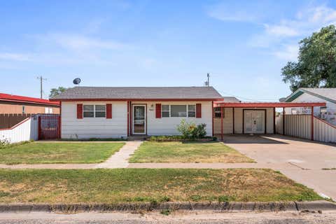 Photo of 920 E Gum Avenue, Muleshoe, TX 79347 (MLS # 202610519)
