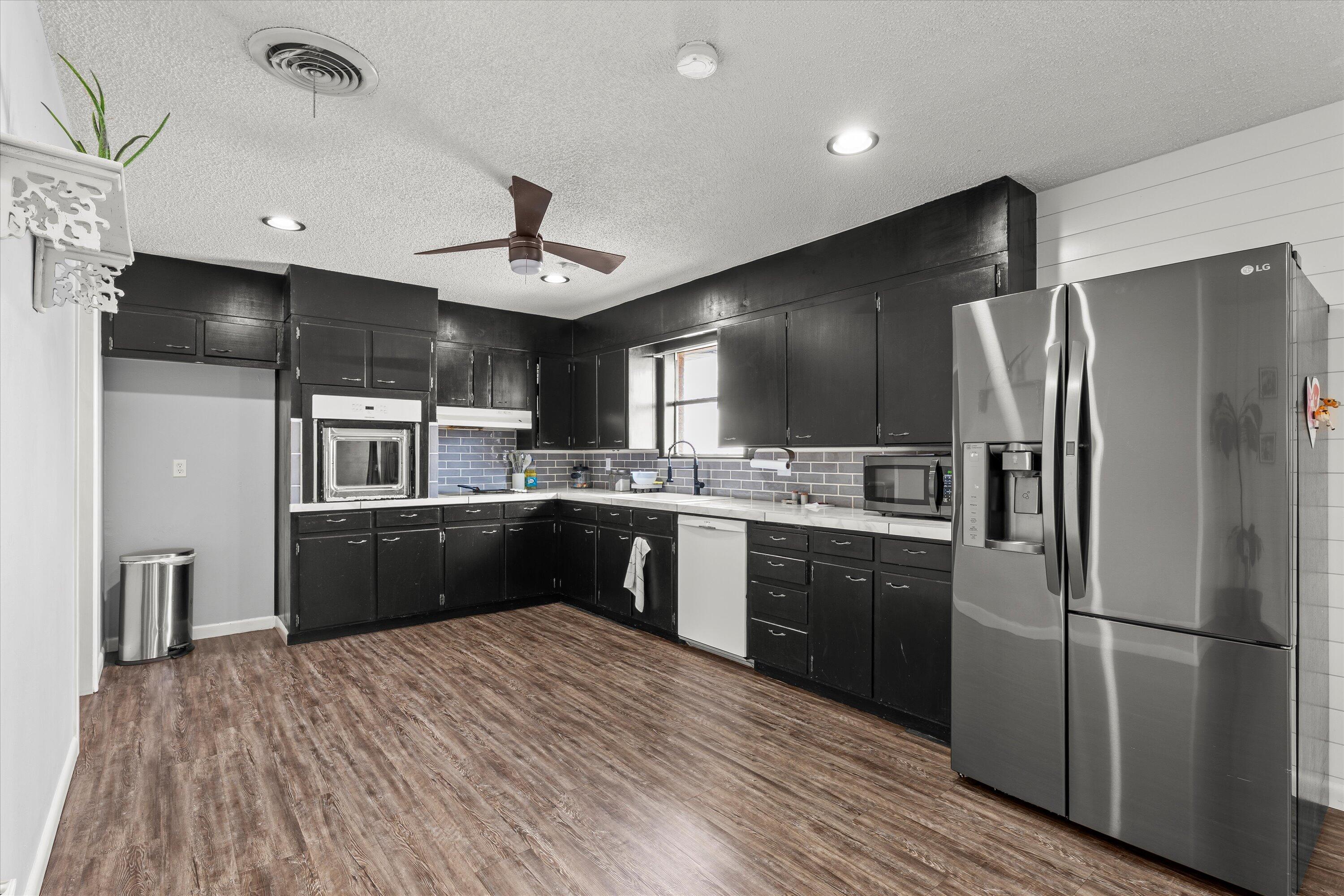 09-219 Redwood Ln