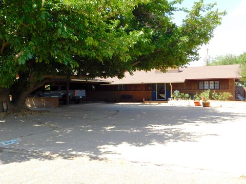 Photo of 1818 W Avenue D, Muleshoe, TX 79347 (MLS # 202607008)
