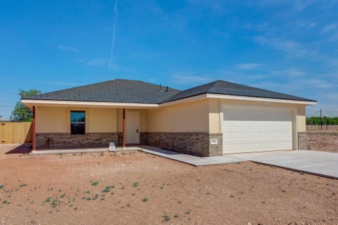 Photo of 925 E Fordham Street, Lubbock, TX 79403 (MLS # 202612112)