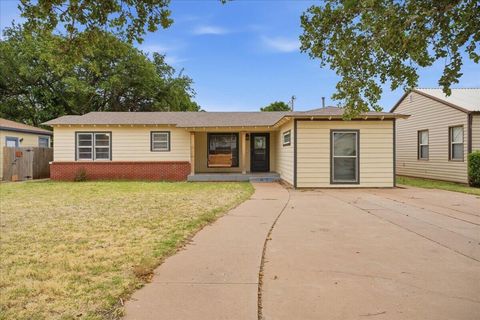 Photo of 2507 37th Street, Lubbock, TX 79413 (MLS # 202605821)