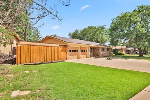 Photo of 3407 68th Drive, Lubbock, TX 79413 (MLS # 202607778)