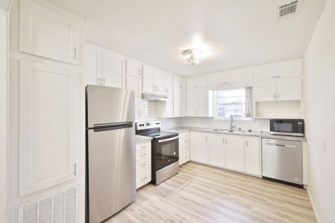 Photo of 3812 31st Street, Lubbock, TX 79410 (MLS # 202607015)