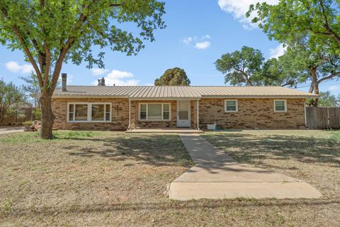 Photo of 105 13th Street, Seagraves, TX 79359 (MLS # 202605677)