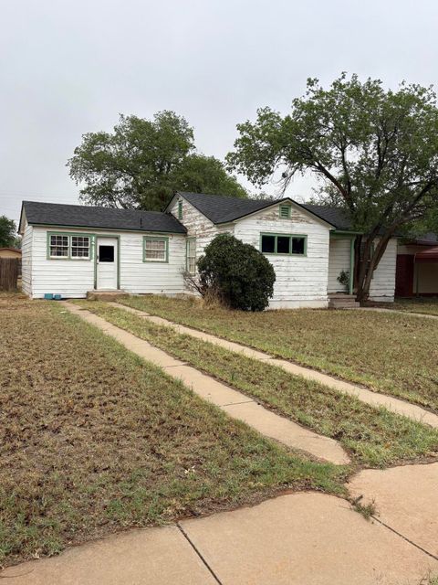 Photo of 707 E Lake Street, Brownfield, TX 79316 (MLS # 202605658)
