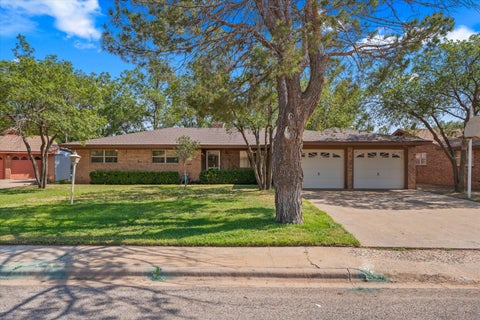Photo of 206 Redwood Lane, Levelland, TX 79336 (MLS # 202610825)