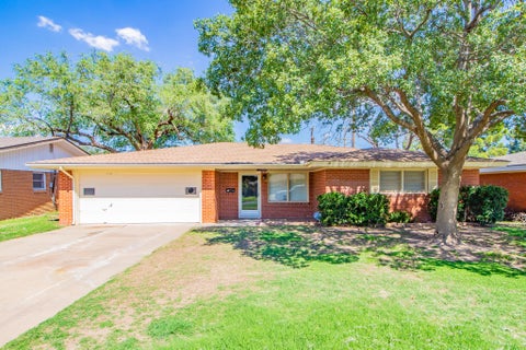 Photo of 5220 7th Street, Lubbock, TX 79416 (MLS # 202613958)