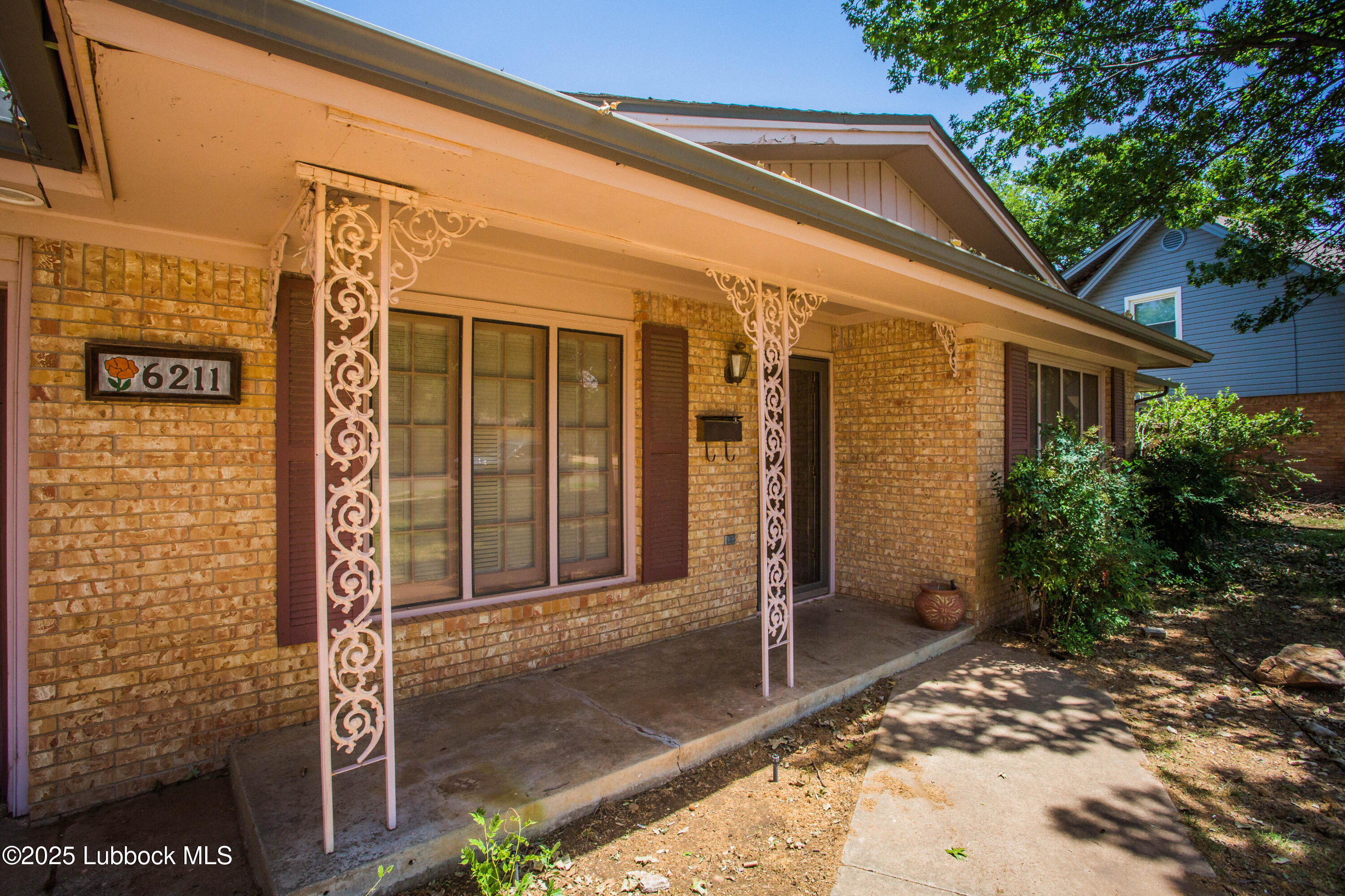 6211 Louisville Drive