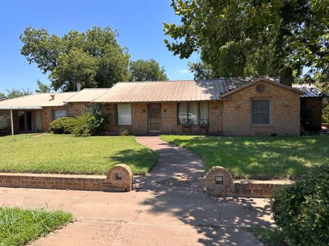 A home in Knox City