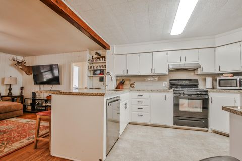 Photo of 2407 32nd Street, Lubbock, TX 79411 (MLS # 202606545)
