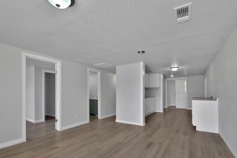 Photo of 312 N Avenue R, Lubbock, TX 79415 (MLS # 202606493)