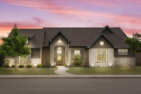Photo of 10905 Vicksburg Avenue, Lubbock, TX 79424 (MLS # 202605898)