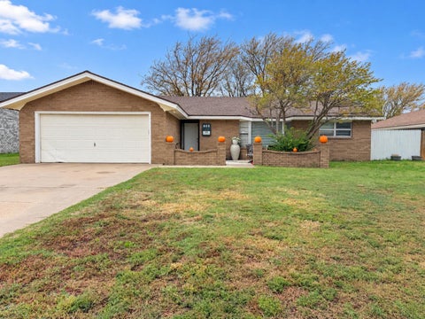 Photo of 104 Holly Circle, Levelland, TX 79336 (MLS # 202614748)