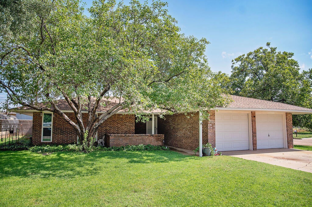 600 N Adams Avenue, Denver City, TX, 79323 2 600 N Adams Avenue