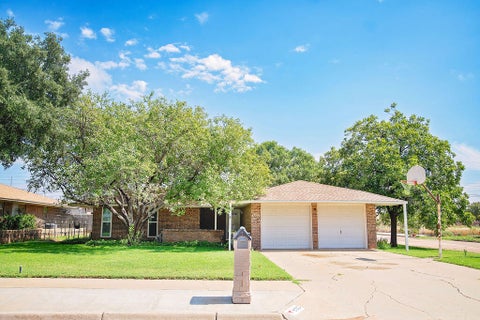 Photo of 600 N Adams Avenue, Denver City, TX 79323 (MLS # 202613316)