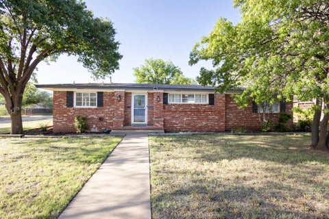 Photo of 3220 31st Street, Lubbock, TX 79410 (MLS # 202612772)