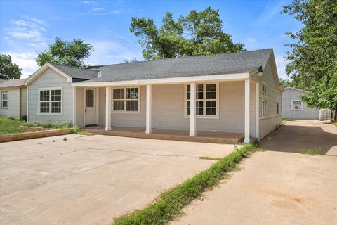 Photo of 2014 40th Street, Lubbock, TX 79412 (MLS # 202607431)