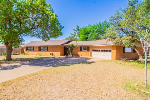 Photo of 1608 E Buckley Street, Brownfield, TX 79316 (MLS # 202606716)