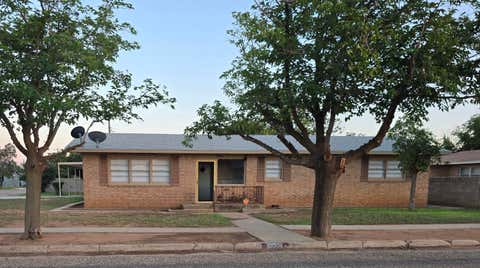 Photo of 901 N 11th Street, Lamesa, TX 79331 (MLS # 202609389)