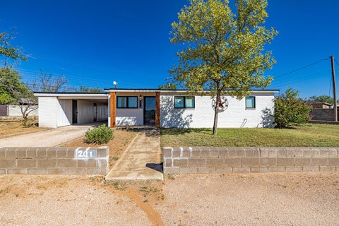 Photo of 201 SW 19th Street, Seminole, TX 79360 (MLS # 202611614)
