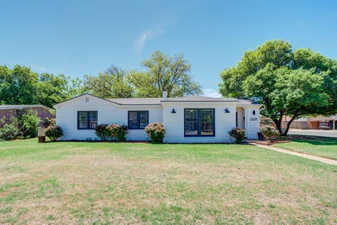 Photo of 2629 24th Street, Lubbock, TX 79410 (MLS # 202609086)