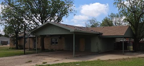 Photo of 706 E Buckley Street, Brownfield, TX 79316 (MLS # 202607183)