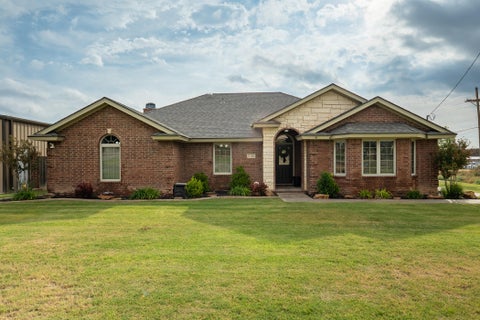 Photo of 2102 Mesa Road, Lubbock, TX 79403 (MLS # 202613276)