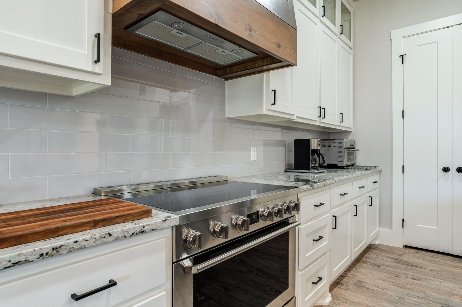 Lubbock, Texas 79424, United States, 4 Bedrooms Bedrooms, ,3 BathroomsBathrooms,Residential,Contingent,46755