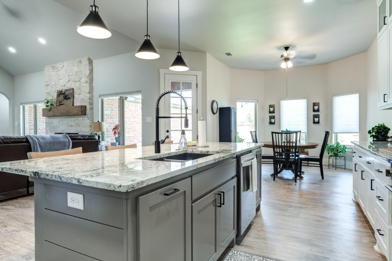 Lubbock, Texas 79424, United States, 4 Bedrooms Bedrooms, ,3 BathroomsBathrooms,Residential,Contingent,46755