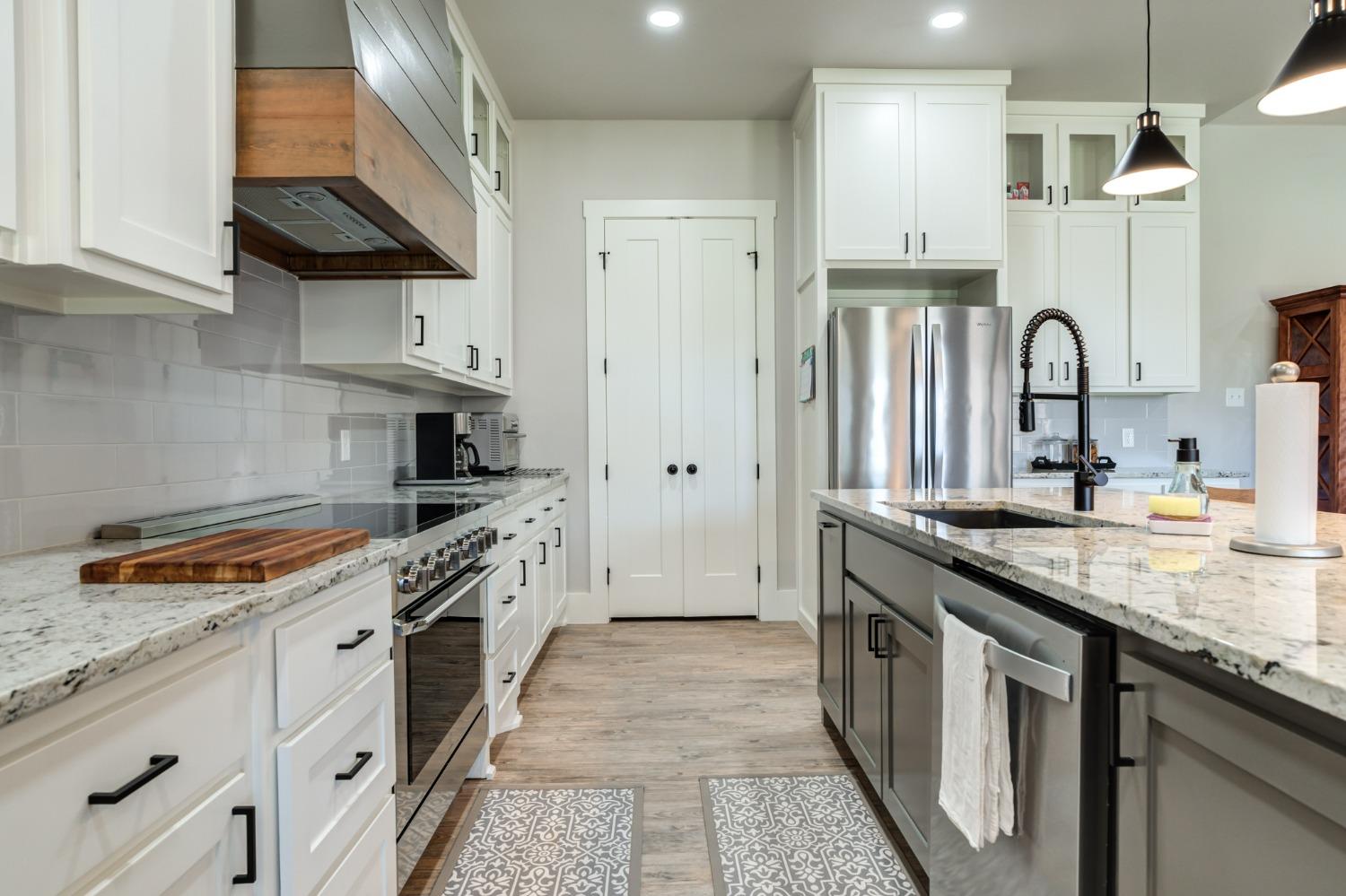 Lubbock, Texas 79424, United States, 4 Bedrooms Bedrooms, ,3 BathroomsBathrooms,Residential,Contingent,46755