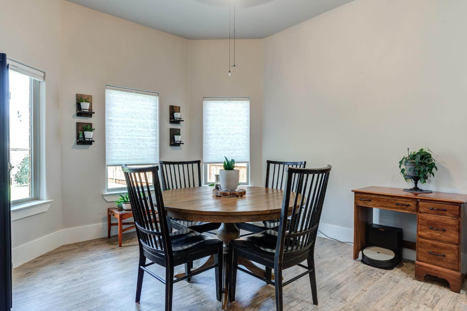 Lubbock, Texas 79424, United States, 4 Bedrooms Bedrooms, ,3 BathroomsBathrooms,Residential,Contingent,46755