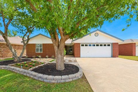 Photo of 1013 Homestead Drive, Lubbock, TX 79416 (MLS # 202605523)