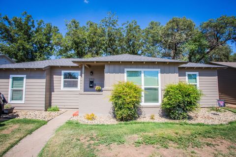 Photo of 2712 30th Street, Lubbock, TX 79410 (MLS # 202608937)