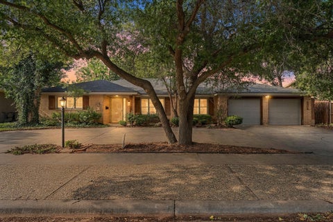 Photo of 4017 69th Street, Lubbock, TX 79413 (MLS # 202610783)