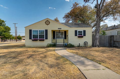 Photo of 2701 33rd Street, Lubbock, TX 79410 (MLS # 202612266)