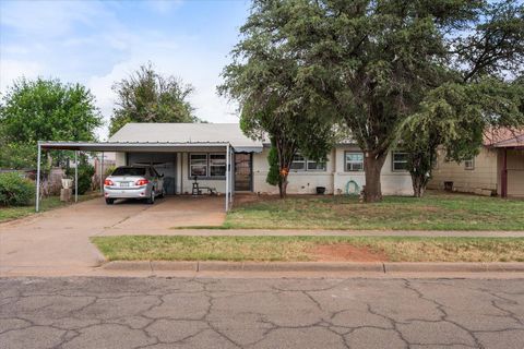 Photo of 3407 E Colgate Street, Lubbock, TX 79403 (MLS # 202606949)