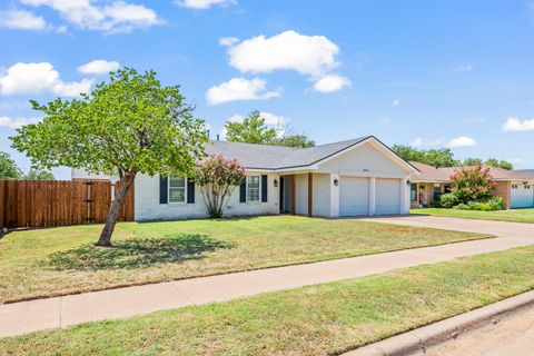 Photo of 6614 Huron Avenue, Lubbock, TX 79424 (MLS # 202609440)