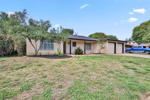 Photo of 8012 Richmond Avenue, Lubbock, TX 79424 (MLS # 202613742)