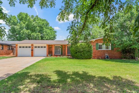 Photo of 3012 56th Street, Lubbock, TX 79413 (MLS # 202608558)