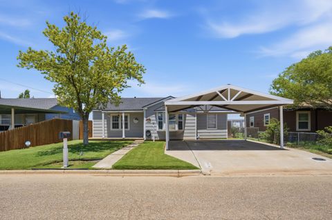 Photo of 2104 W 26th Street, Plainview, TX 79072 (MLS # 202607831)