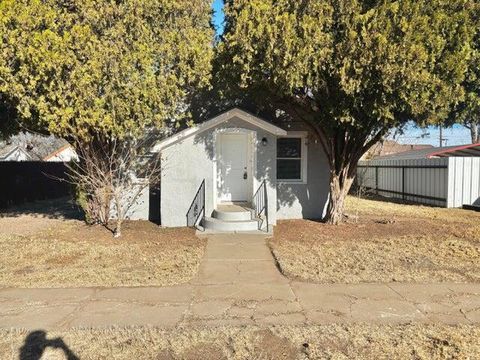 Photo of 420 W Lynn Street, Slaton, TX 79364 (MLS # 202606090)