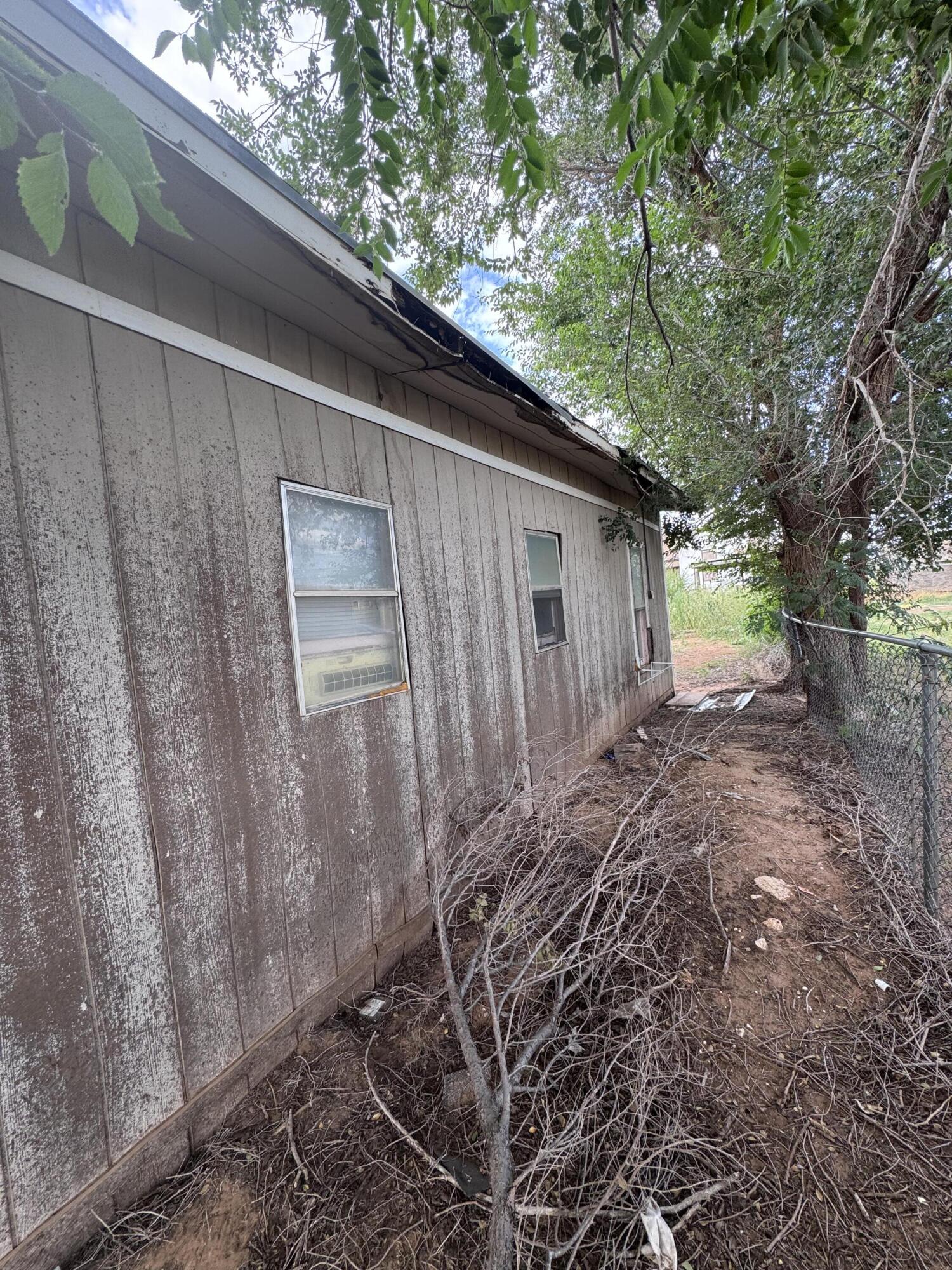 1401 S Canyon Avenue