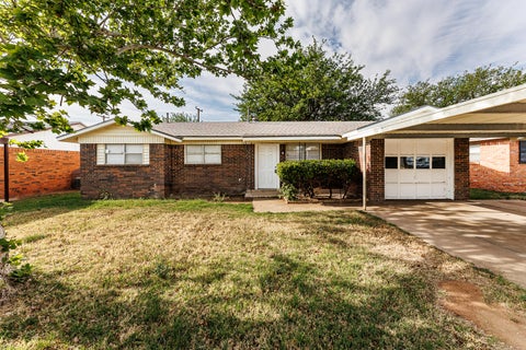 Photo of 5517 16th Place, Lubbock, TX 79416 (MLS # 202614092)