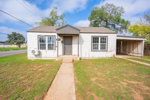 Photo of 2024 37th Street, Lubbock, TX 79412 (MLS # 202614712)