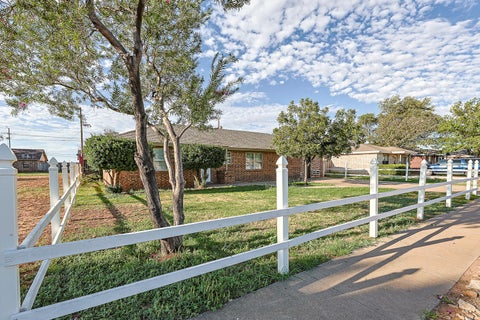 Photo of 4605 Fordham Street, Lubbock, TX 79416 (MLS # 202613160)