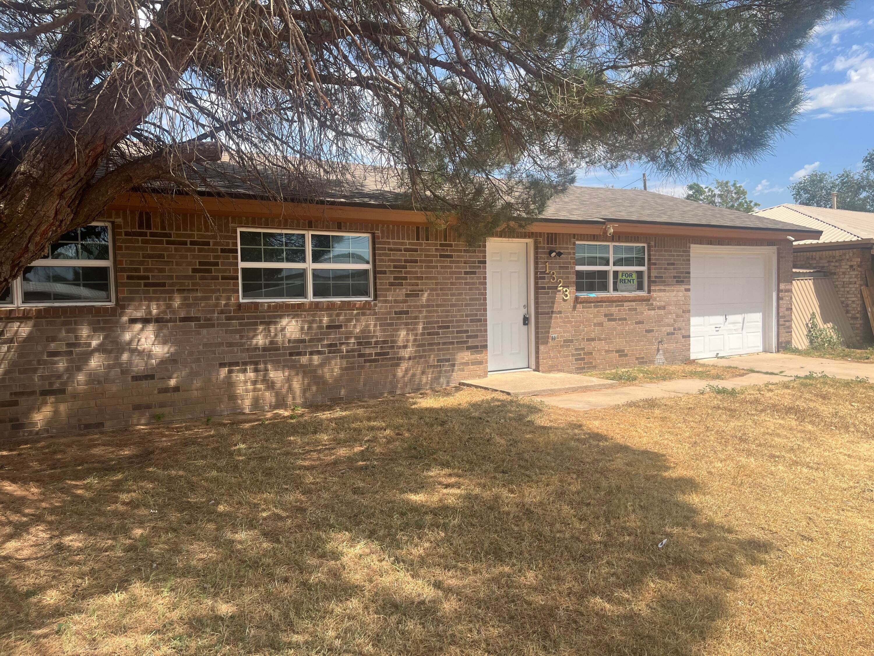 1323 W 7th Street - Photo 3